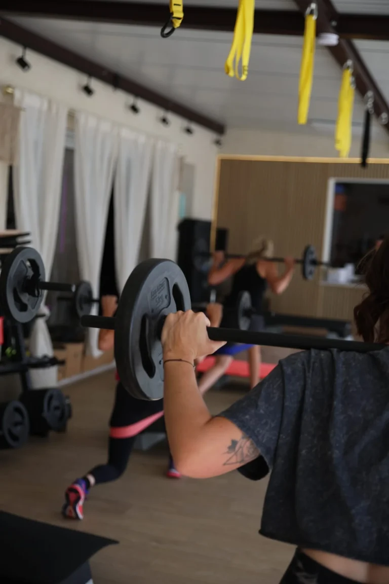 Cours collectif renforcement musculaire barre Studio QPM man – Studio QPM Corbières-en-Provence Manosque